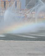 晉陽湖噴泉
　　晉陽湖公園是城市綜合型生態濱水公園，其景觀工程分為10大區域，有生態自然游覽區、僑鄉文化廣場區、古厝文化體驗區、濕地生態科普區、城市文化廣場區、生態島休閑區、山林沙地游玩區和水上活動區。 